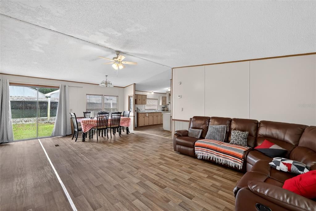 For Sale: $599,000 (31674 beds, 2 baths, 1674 Square Feet)