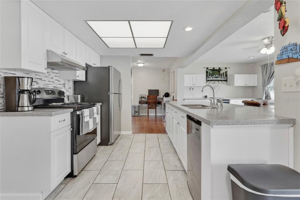 For Sale: $379,900 (2 beds, 2 baths, 1390 Square Feet)