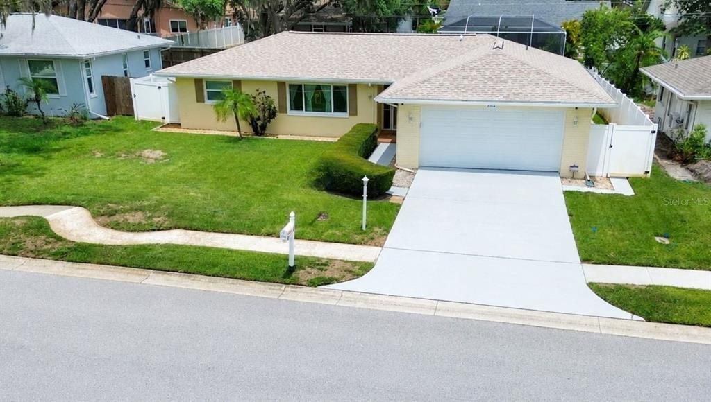 For Sale: $379,900 (2 beds, 2 baths, 1390 Square Feet)
