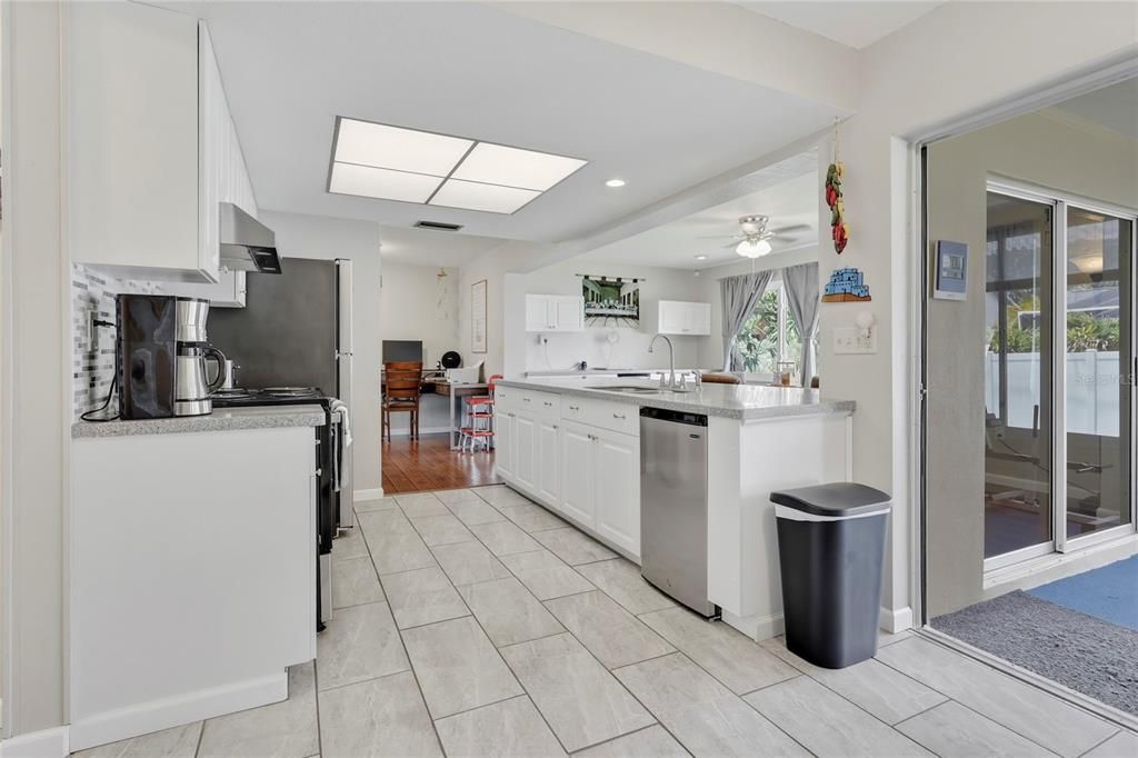 For Sale: $379,900 (2 beds, 2 baths, 1390 Square Feet)