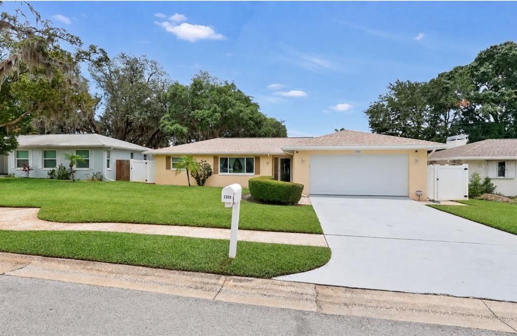 For Sale: $379,900 (2 beds, 2 baths, 1390 Square Feet)
