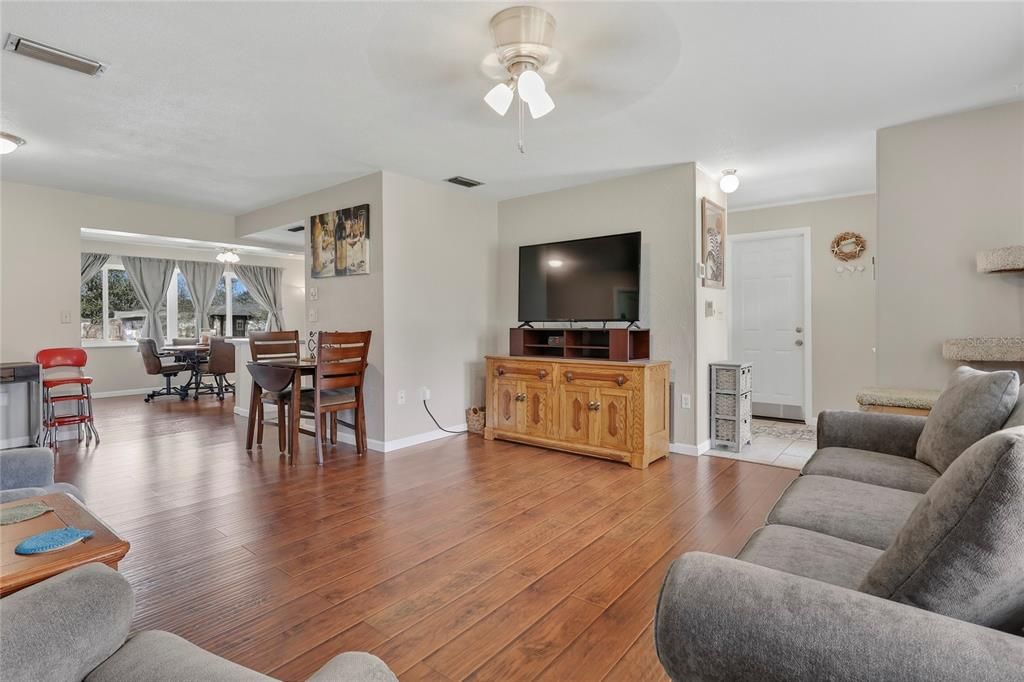 For Sale: $379,900 (2 beds, 2 baths, 1390 Square Feet)