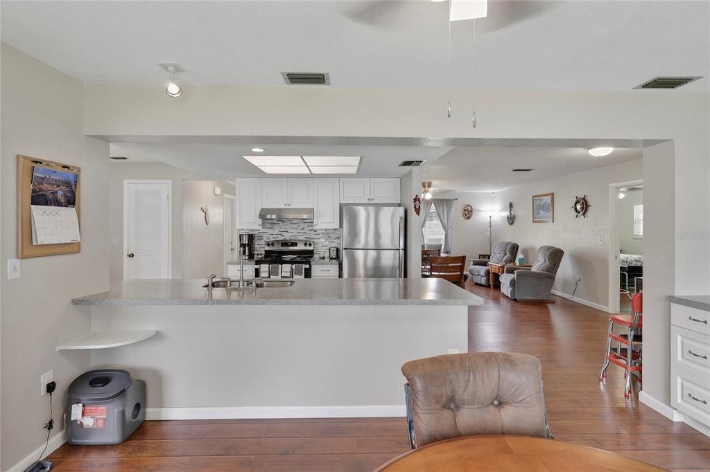 For Sale: $379,900 (2 beds, 2 baths, 1390 Square Feet)