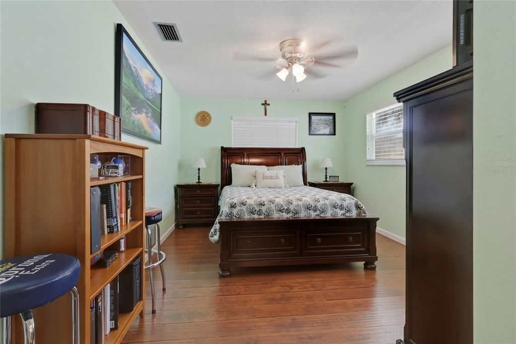 For Sale: $379,900 (2 beds, 2 baths, 1390 Square Feet)