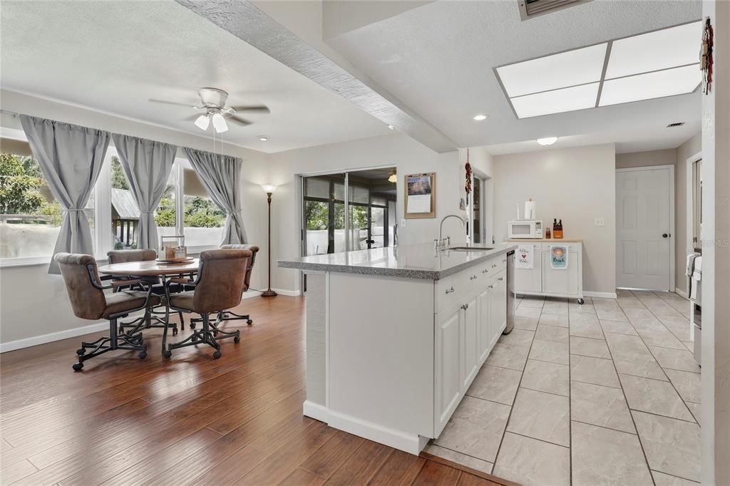 For Sale: $379,900 (2 beds, 2 baths, 1390 Square Feet)