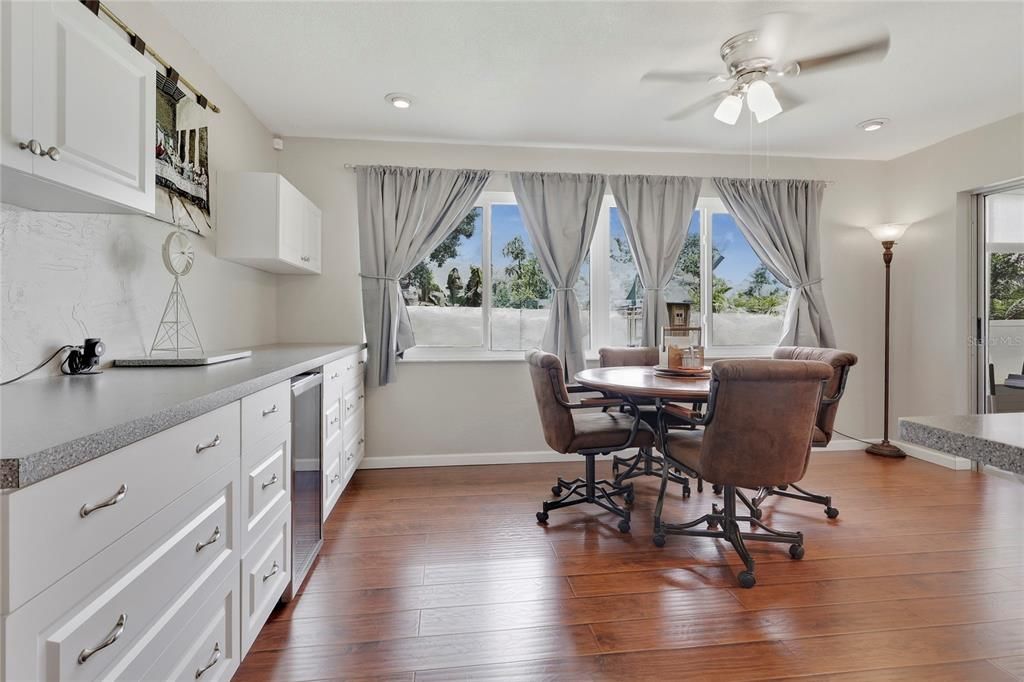 For Sale: $379,900 (2 beds, 2 baths, 1390 Square Feet)