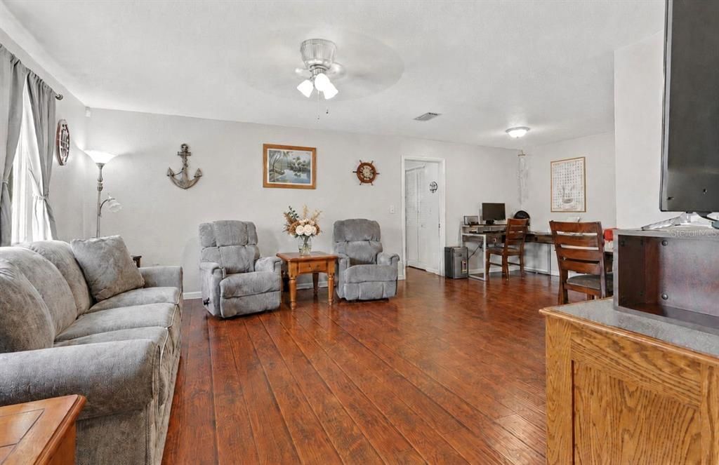 For Sale: $379,900 (2 beds, 2 baths, 1390 Square Feet)