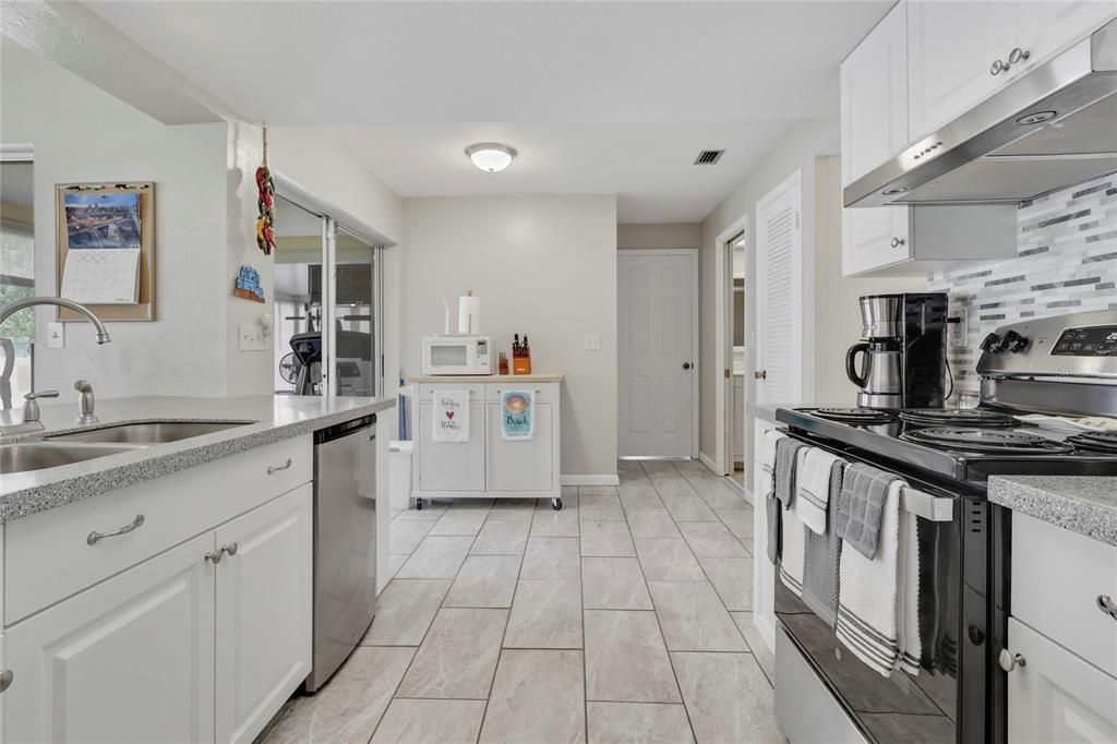 For Sale: $379,900 (2 beds, 2 baths, 1390 Square Feet)