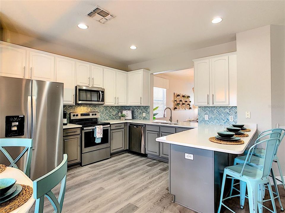 For Sale: $695,000 (6 beds, 4 baths, 2812 Square Feet)