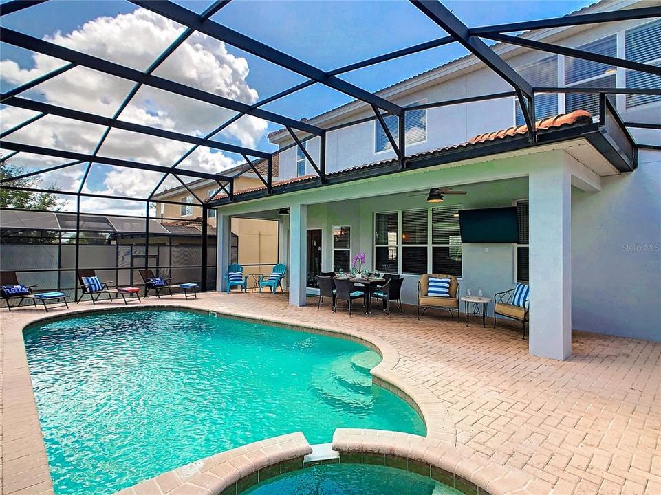 For Sale: $695,000 (6 beds, 4 baths, 2812 Square Feet)