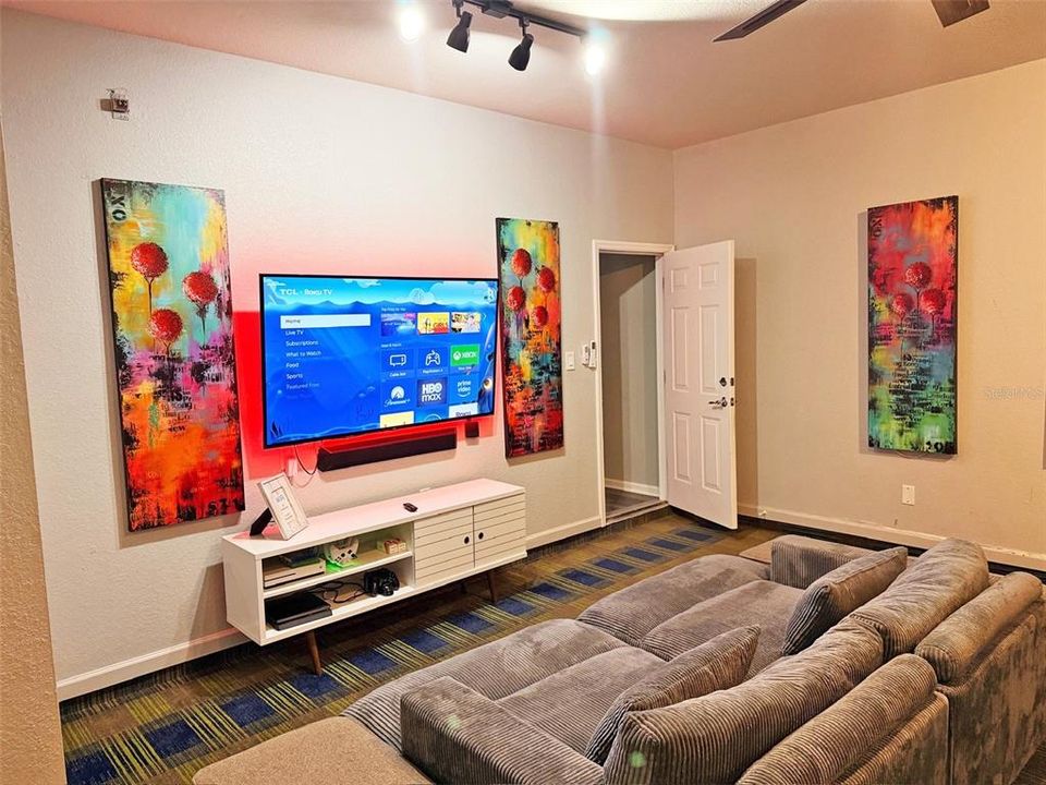 For Sale: $695,000 (6 beds, 4 baths, 2812 Square Feet)