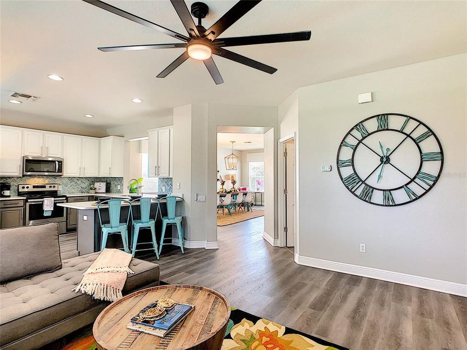 For Sale: $695,000 (6 beds, 4 baths, 2812 Square Feet)