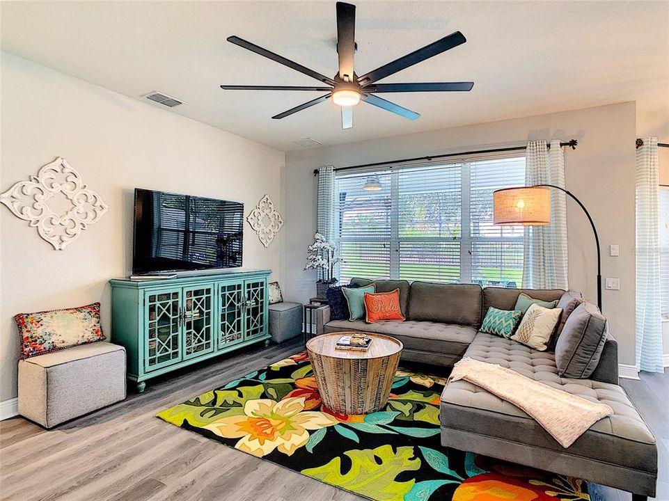 For Sale: $695,000 (6 beds, 4 baths, 2812 Square Feet)