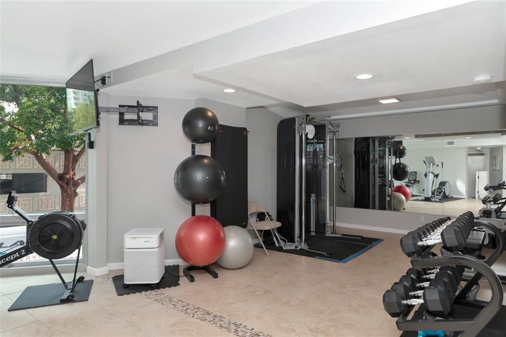 For Rent: $4,500 (2 beds, 2 baths, 1577 Square Feet)