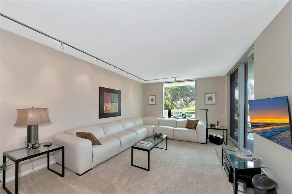 For Rent: $4,500 (2 beds, 2 baths, 1577 Square Feet)