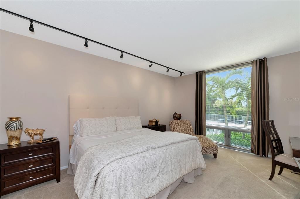 For Rent: $4,500 (2 beds, 2 baths, 1577 Square Feet)