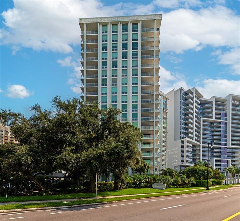 For Rent: $4,500 (2 beds, 2 baths, 1577 Square Feet)
