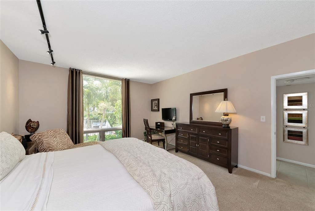For Rent: $4,500 (2 beds, 2 baths, 1577 Square Feet)