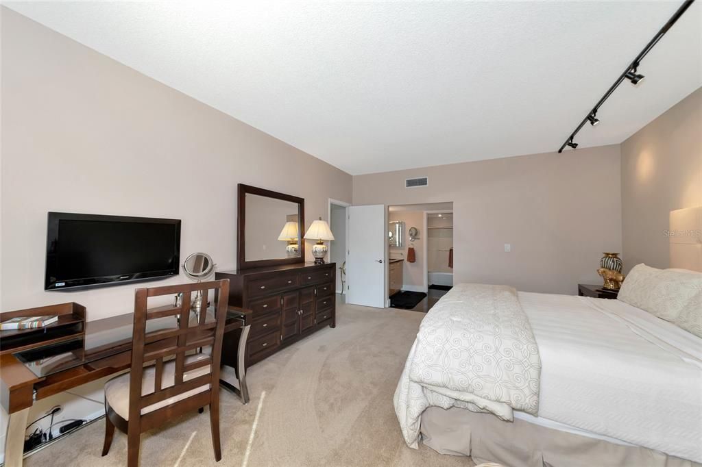 For Rent: $4,500 (2 beds, 2 baths, 1577 Square Feet)
