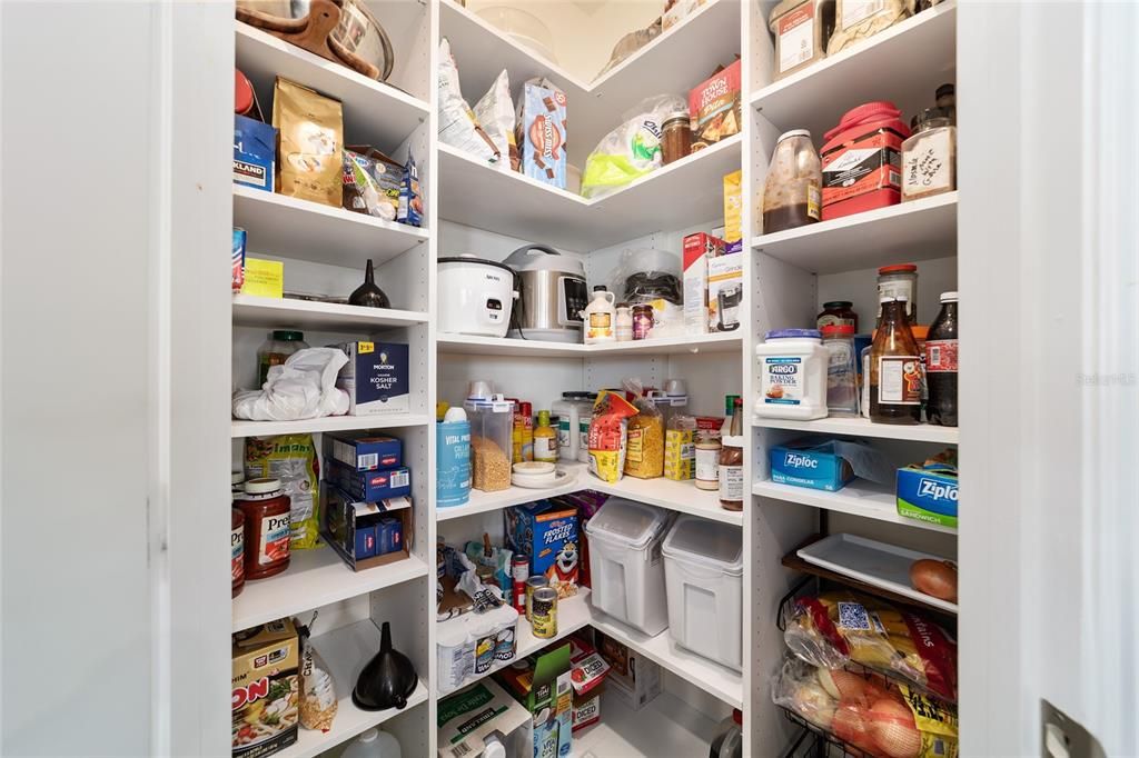 En Renta: $3,000 (4 camas, 3 baños, 2837 Pies cuadrados)