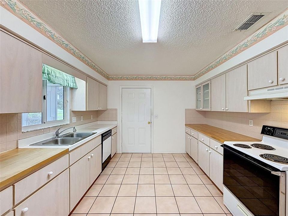 Activo con contrato: $219,000 (2 camas, 2 baños, 1678 Pies cuadrados)
