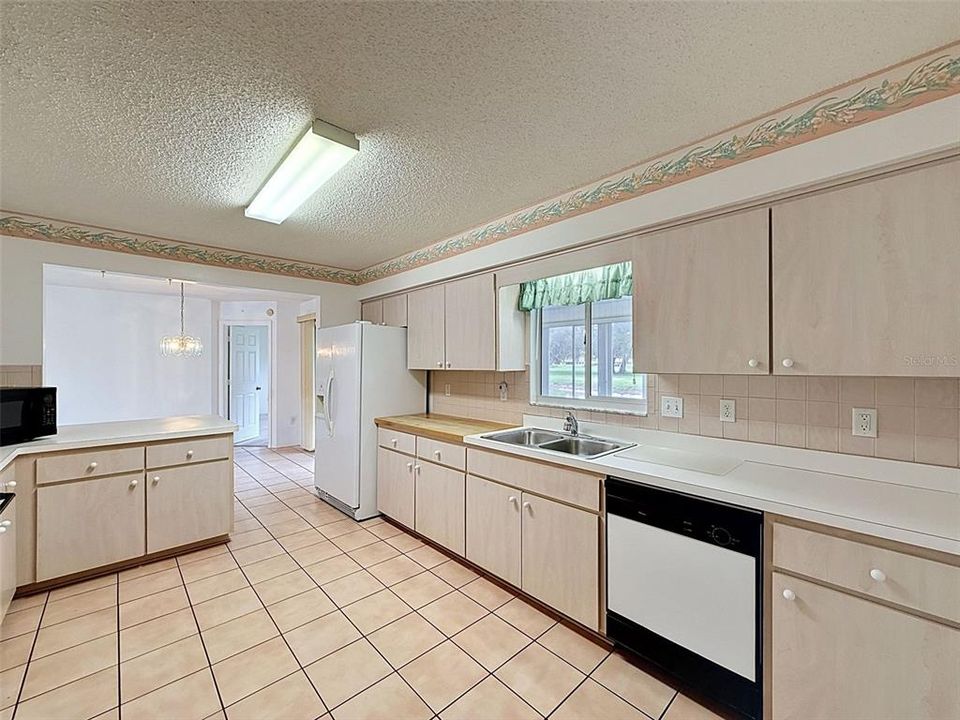 Activo con contrato: $219,000 (2 camas, 2 baños, 1678 Pies cuadrados)