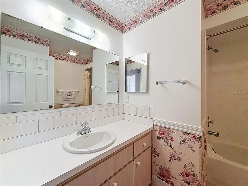 Activo con contrato: $219,000 (2 camas, 2 baños, 1678 Pies cuadrados)