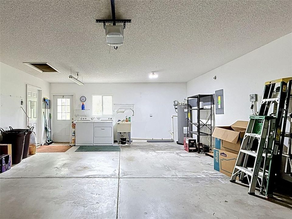 Activo con contrato: $219,000 (2 camas, 2 baños, 1678 Pies cuadrados)