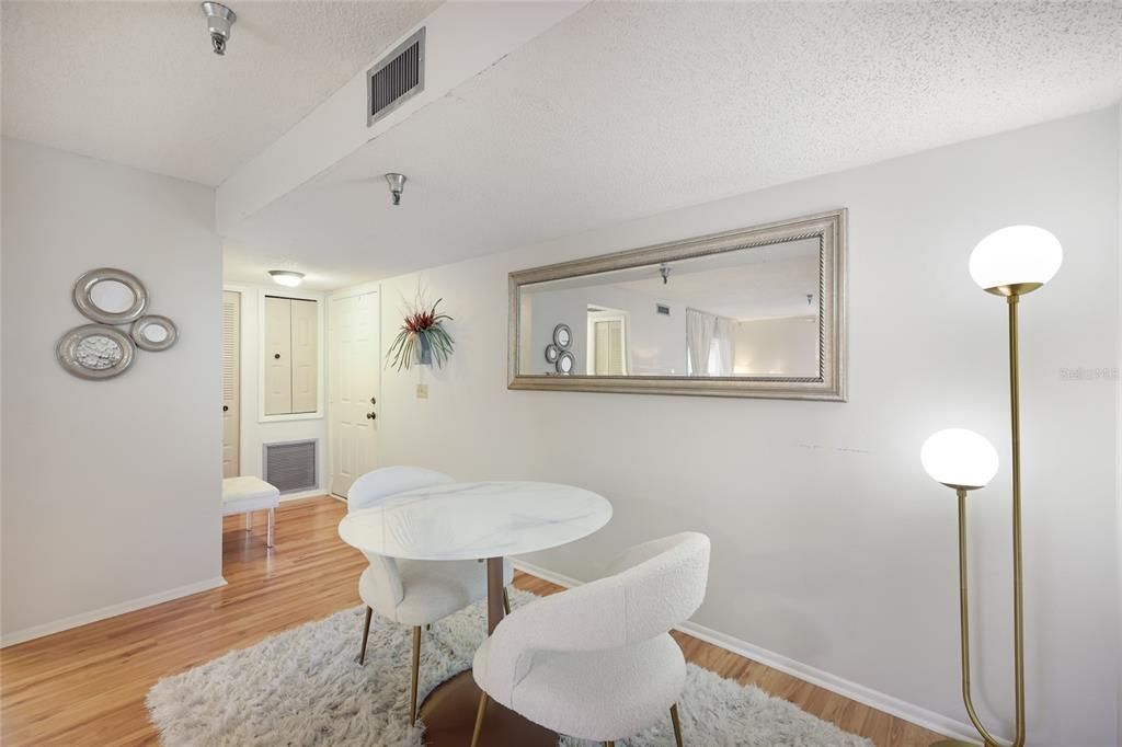 For Sale: $140,000 (1 beds, 1 baths, 864 Square Feet)