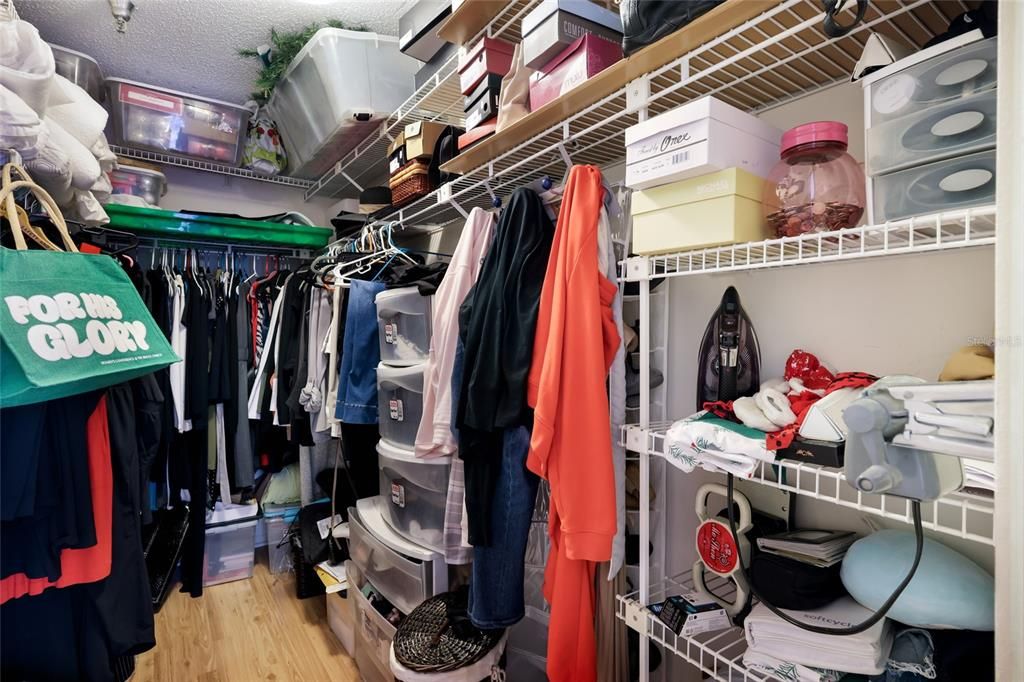 For Sale: $140,000 (1 beds, 1 baths, 864 Square Feet)