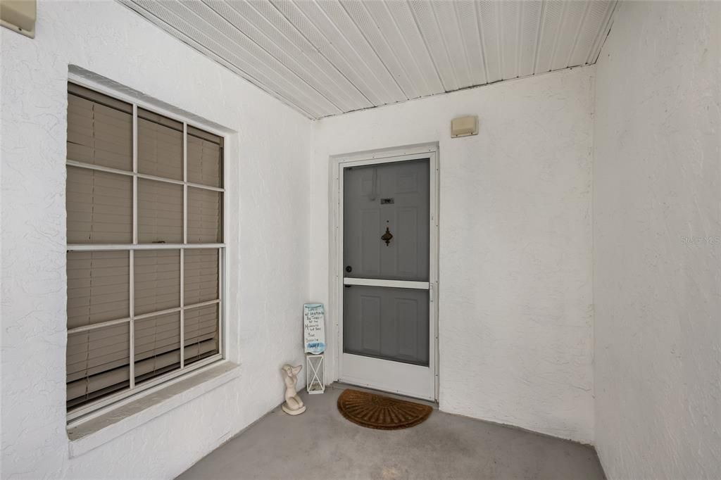 For Sale: $140,000 (1 beds, 1 baths, 864 Square Feet)