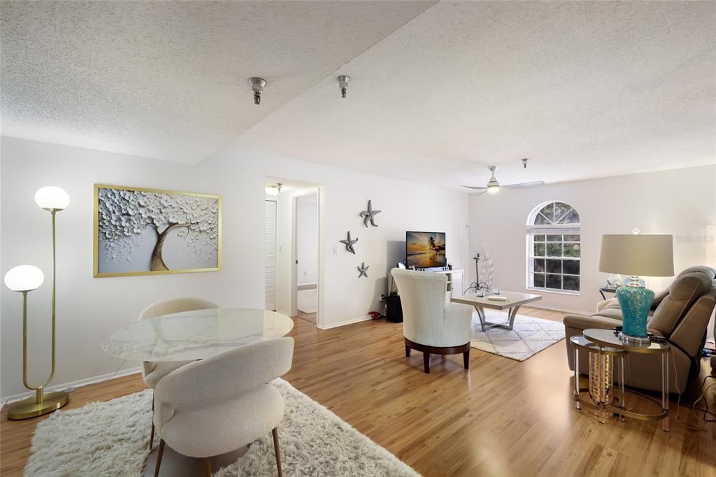 For Sale: $140,000 (1 beds, 1 baths, 864 Square Feet)
