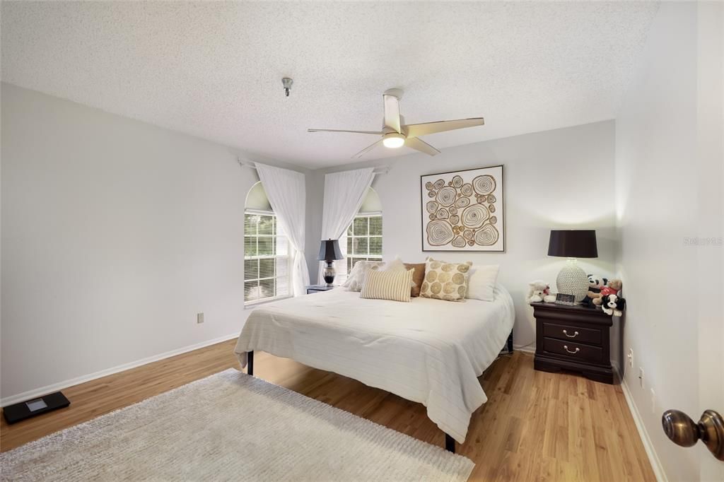 For Sale: $140,000 (1 beds, 1 baths, 864 Square Feet)