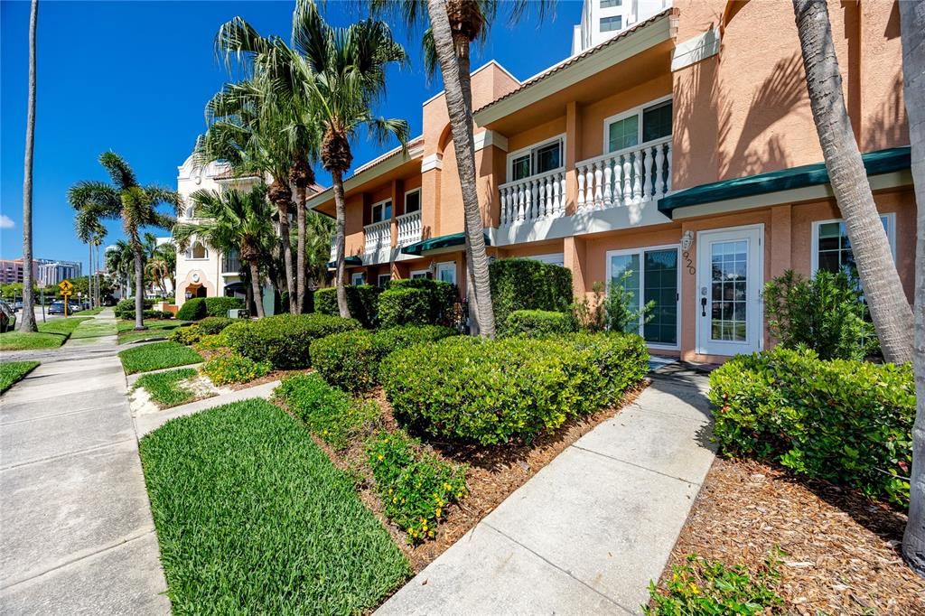 For Rent: $5,000 (2 beds, 2 baths, 1956 Square Feet)