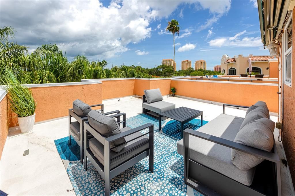 For Rent: $5,000 (2 beds, 2 baths, 1956 Square Feet)