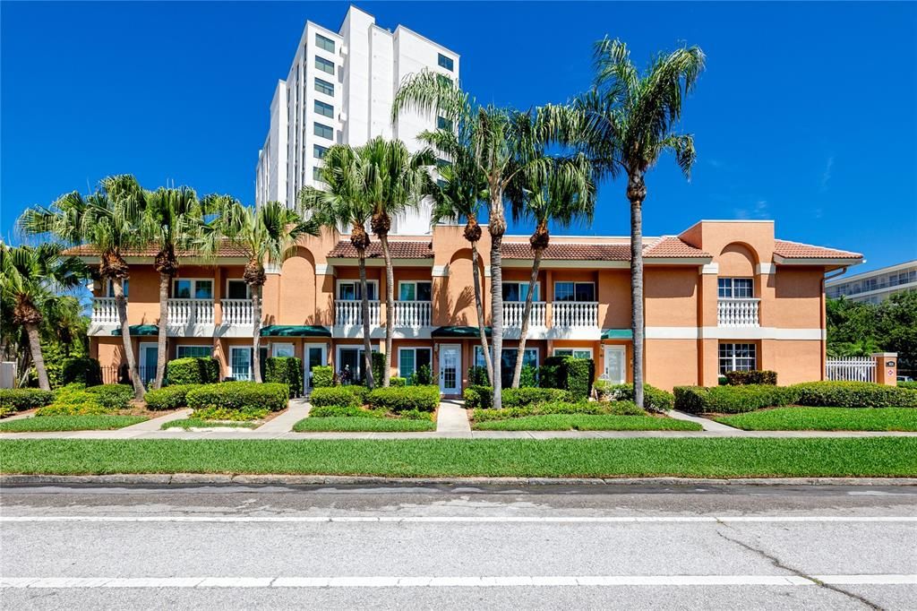 For Rent: $5,000 (2 beds, 2 baths, 1956 Square Feet)