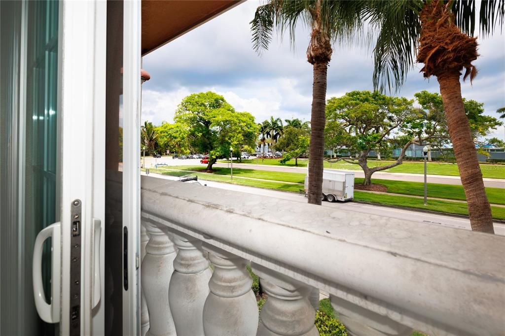 For Rent: $5,000 (2 beds, 2 baths, 1956 Square Feet)