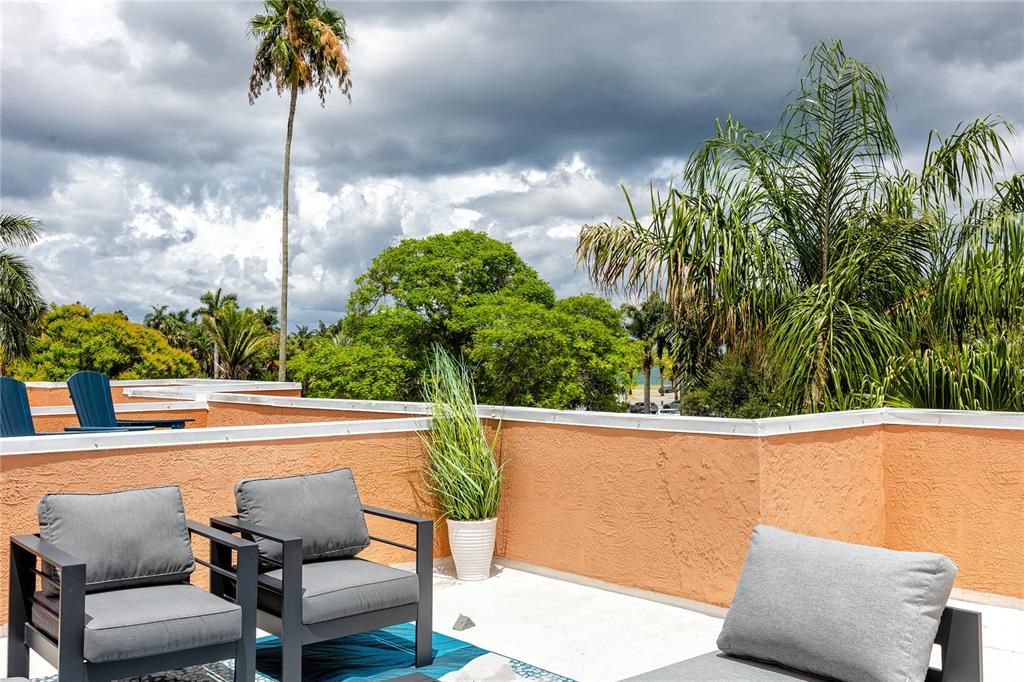For Rent: $5,000 (2 beds, 2 baths, 1956 Square Feet)