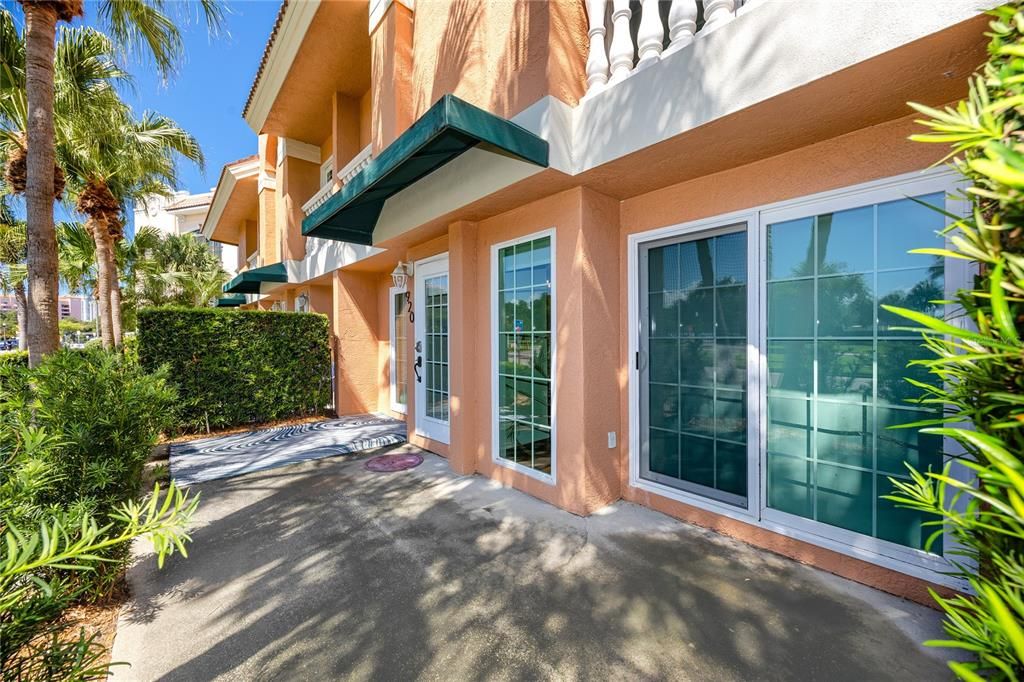 For Rent: $5,000 (2 beds, 2 baths, 1956 Square Feet)