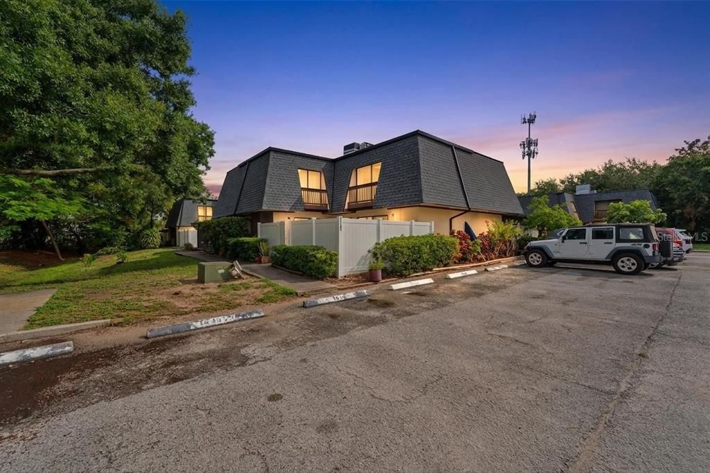 На продажу: $249,990 (2 спален, 2 ванн, 1302 Квадратных фут)