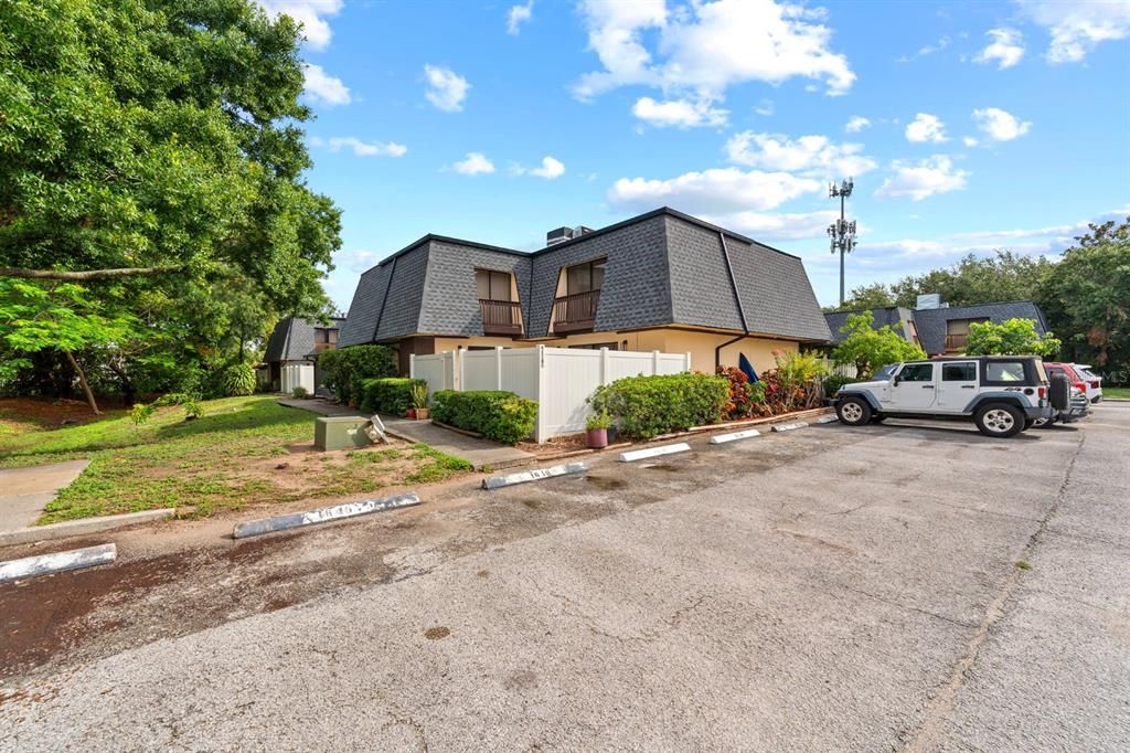 На продажу: $249,990 (2 спален, 2 ванн, 1302 Квадратных фут)