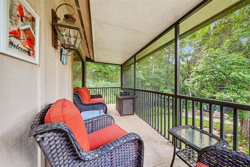 Activo con contrato: $335,000 (3 camas, 3 baños, 2106 Pies cuadrados)