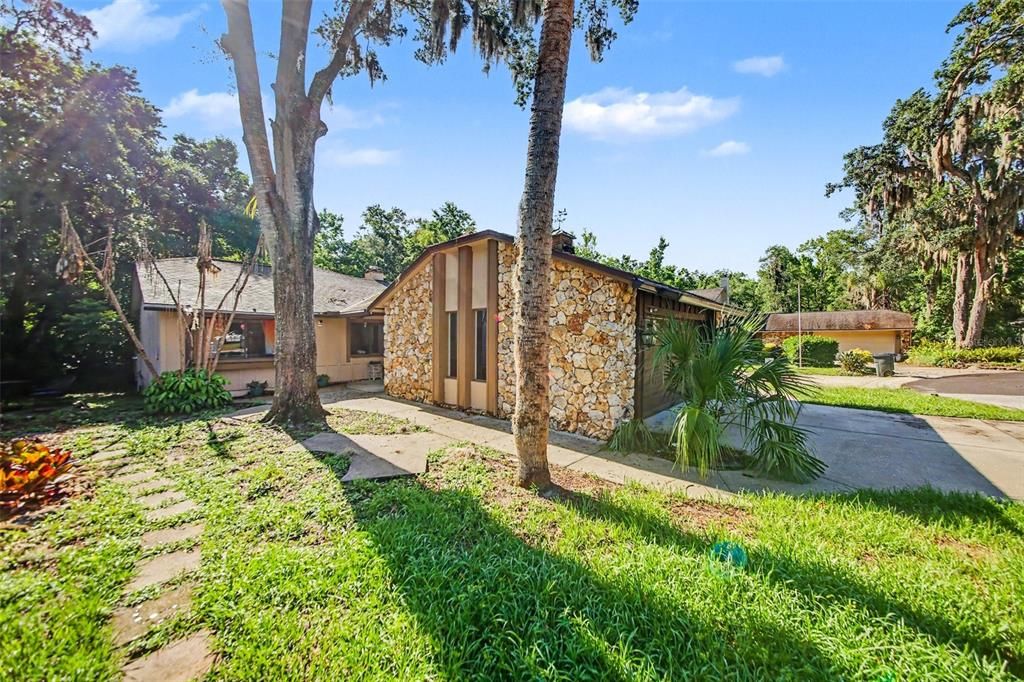 Activo con contrato: $335,000 (3 camas, 3 baños, 2106 Pies cuadrados)