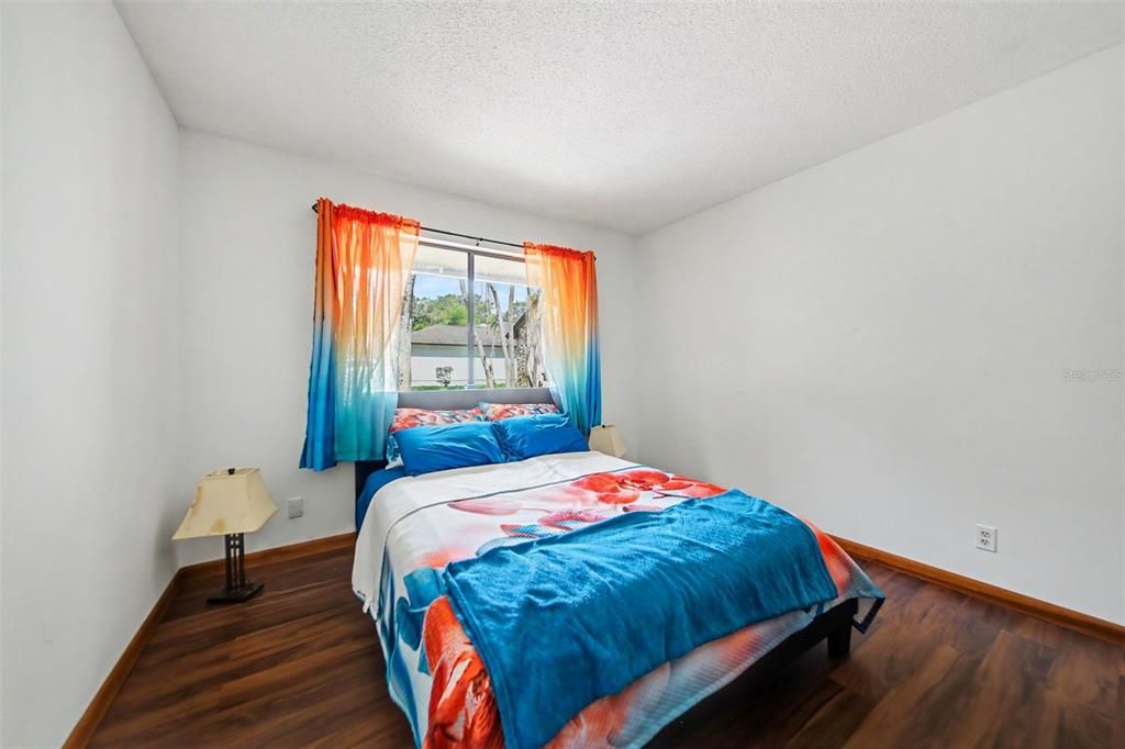 Activo con contrato: $335,000 (3 camas, 3 baños, 2106 Pies cuadrados)