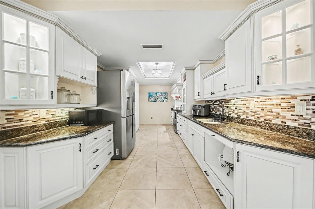 Activo con contrato: $335,000 (3 camas, 3 baños, 2106 Pies cuadrados)