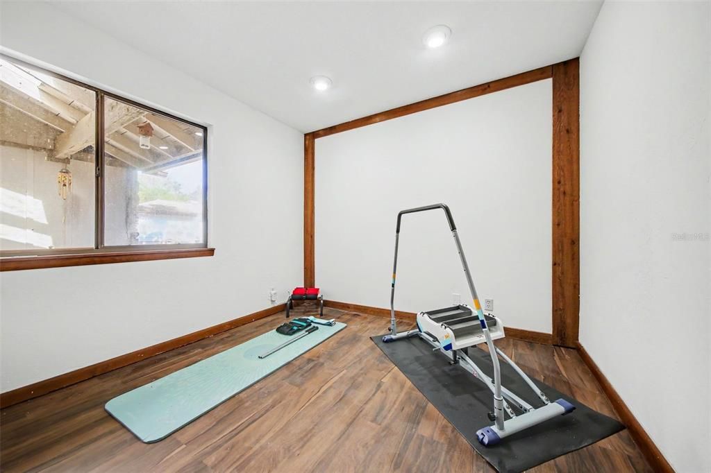 Activo con contrato: $335,000 (3 camas, 3 baños, 2106 Pies cuadrados)