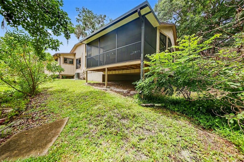 Activo con contrato: $335,000 (3 camas, 3 baños, 2106 Pies cuadrados)