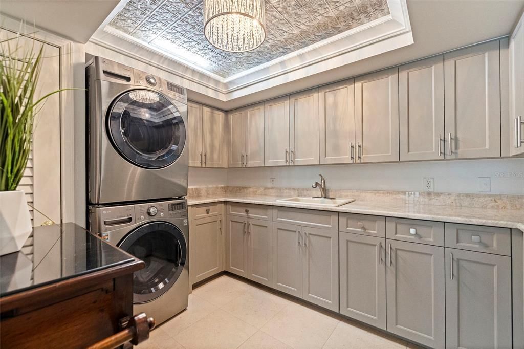 For Sale: $1,650,000 (3 beds, 3 baths, 3329 Square Feet)