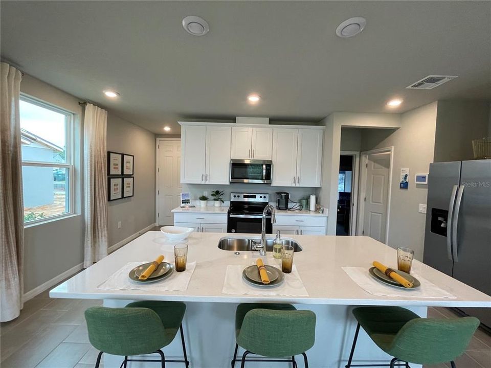 For Rent: $2,150 (3 beds, 2 baths, 1566 Square Feet)