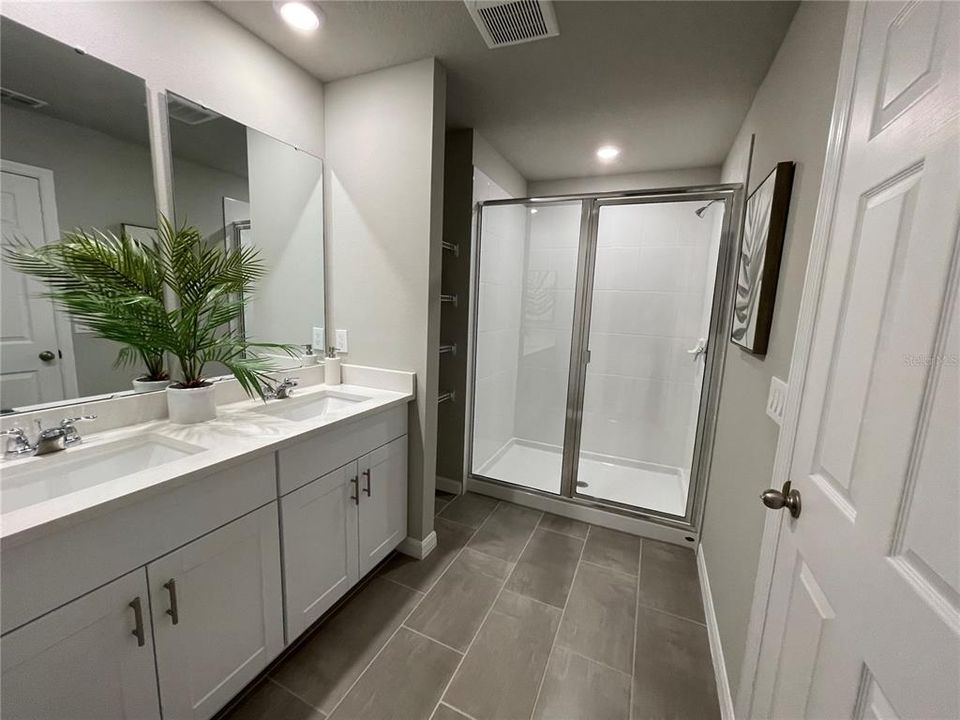 For Rent: $2,150 (3 beds, 2 baths, 1566 Square Feet)
